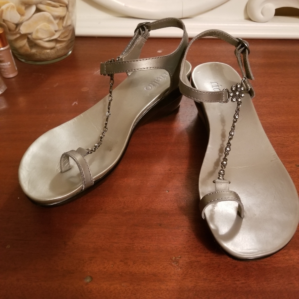 Gray Silver Toe Loop Heels
